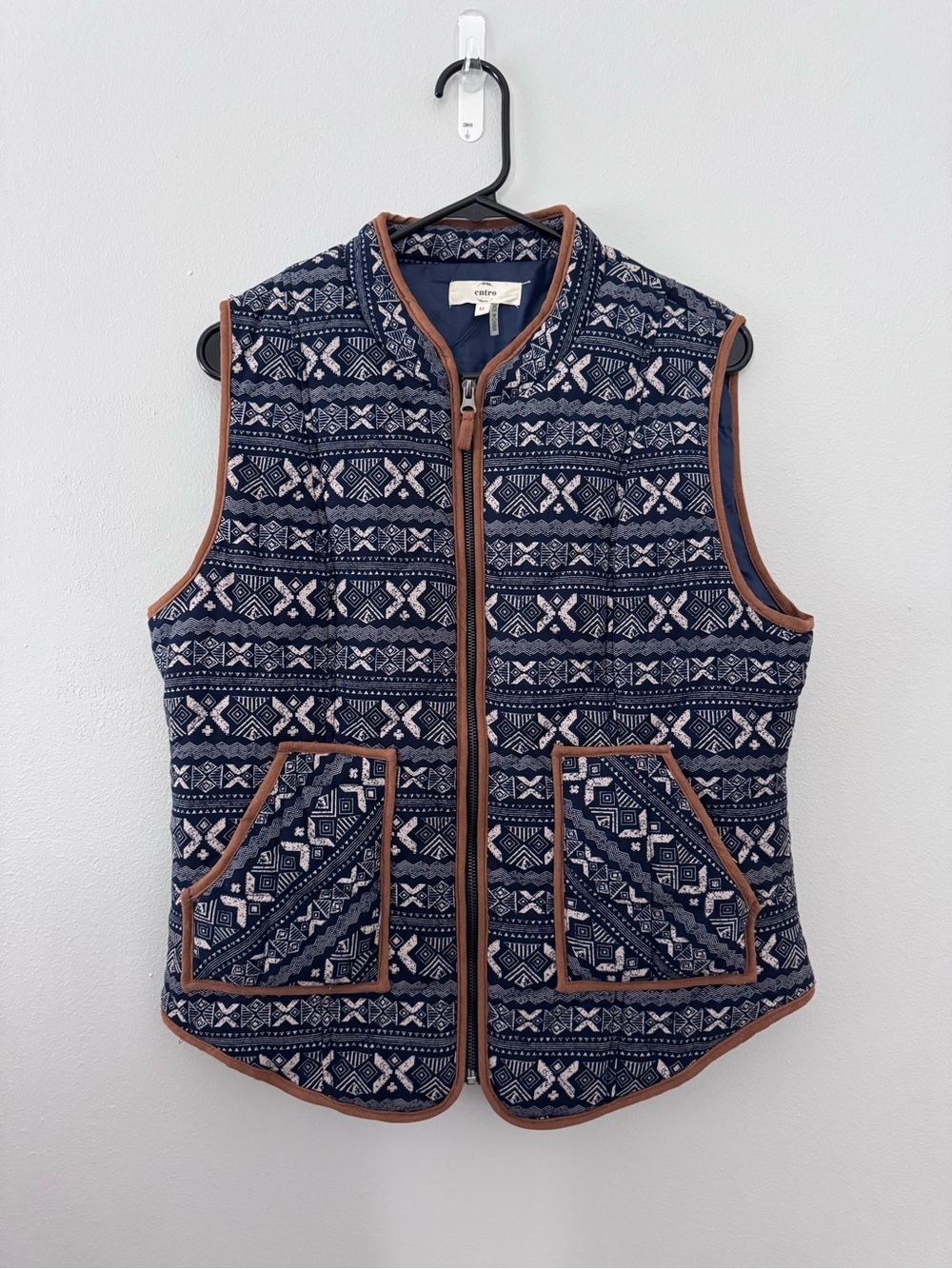 Entro EXJ377 Navy Geometric Quilted Vest Size M Faux Suede Trim Southwestern